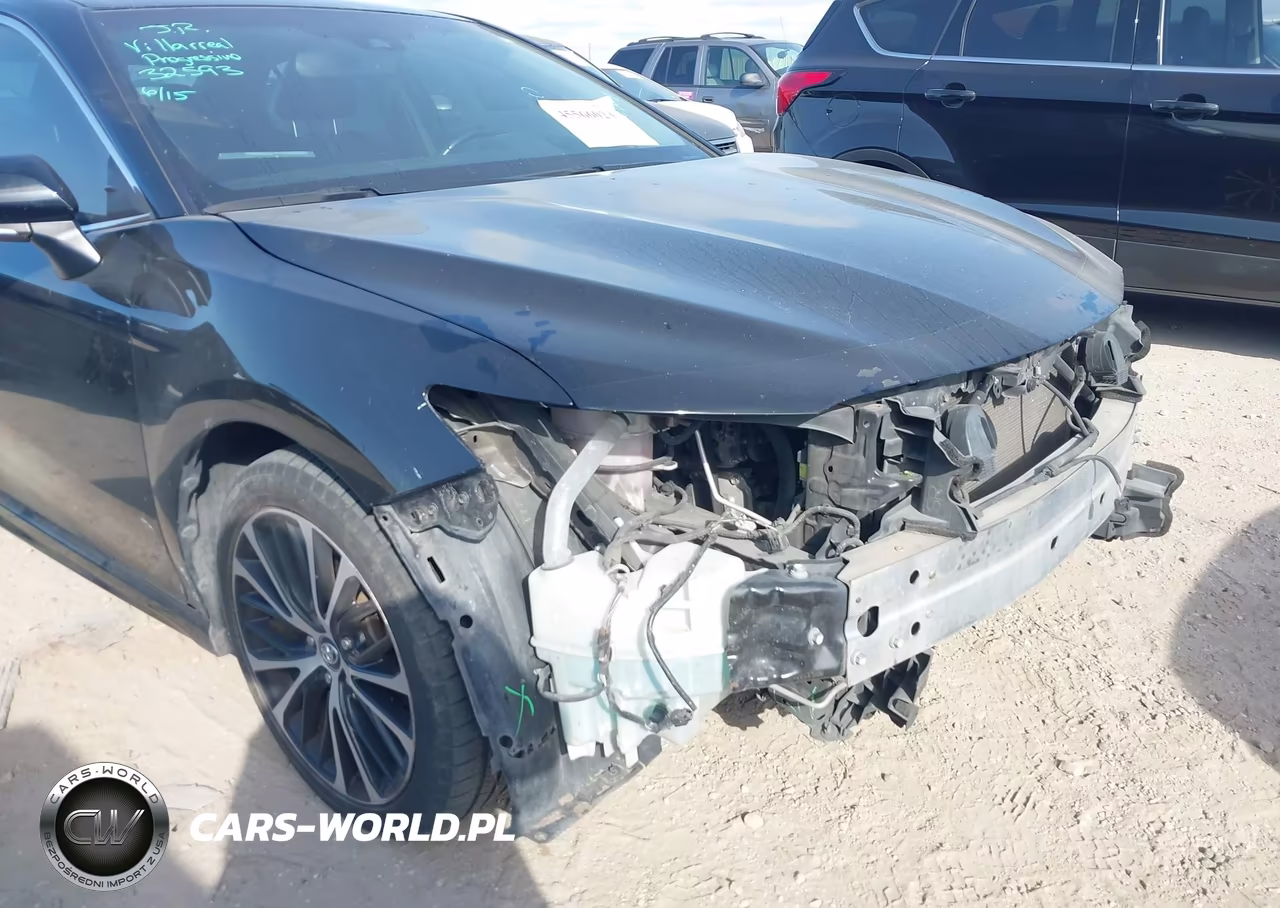 2018 Toyota Camry Se VIN:4T1B11HK7JU141168 - 18