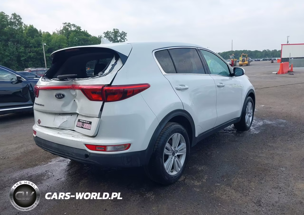 2018 Kia Sportage Lx VIN:KNDPM3AC4J7443967 - 4