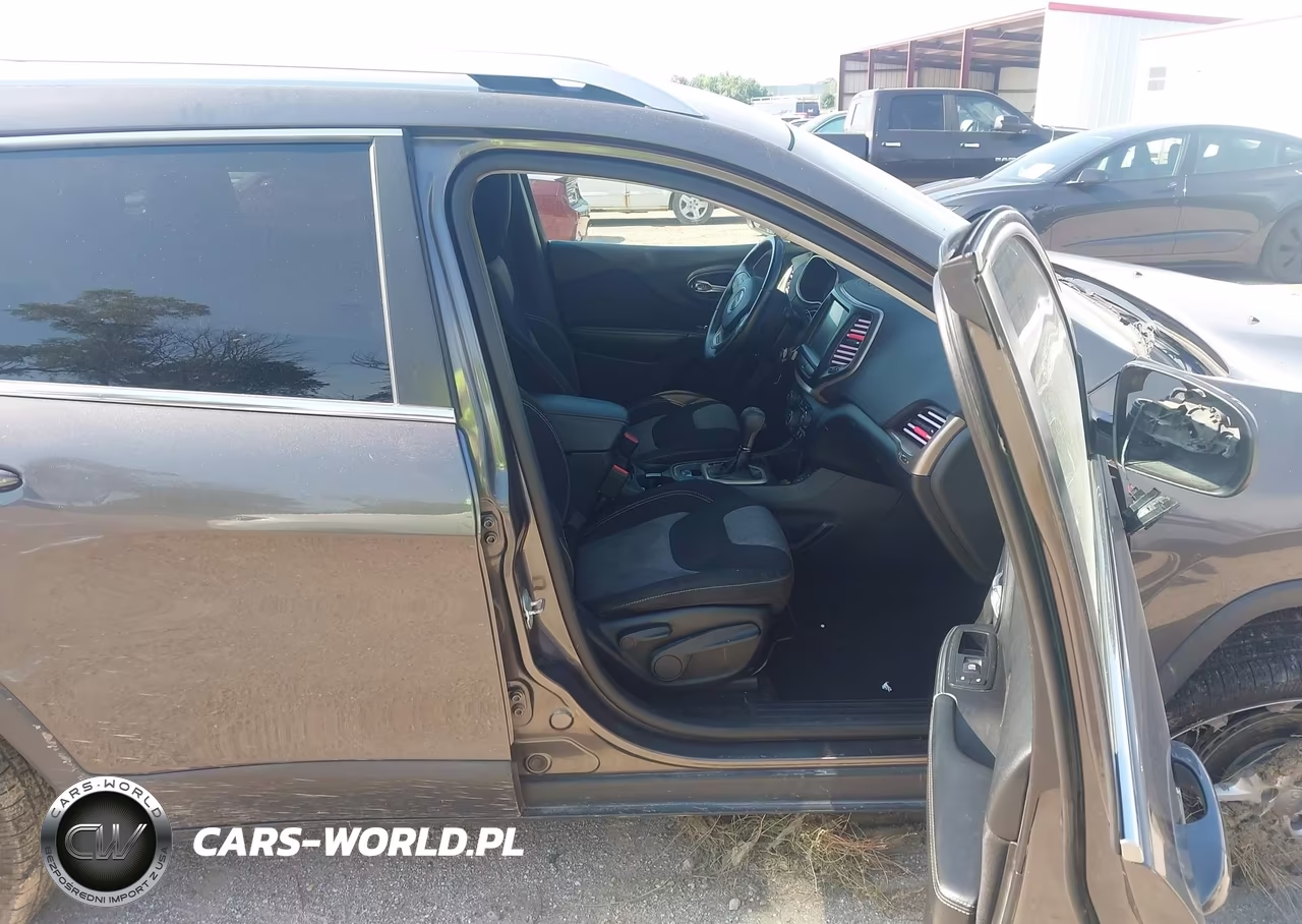 2014 Jeep Cherokee Latitude VIN:1C4PJLCB6EW157756 - 5