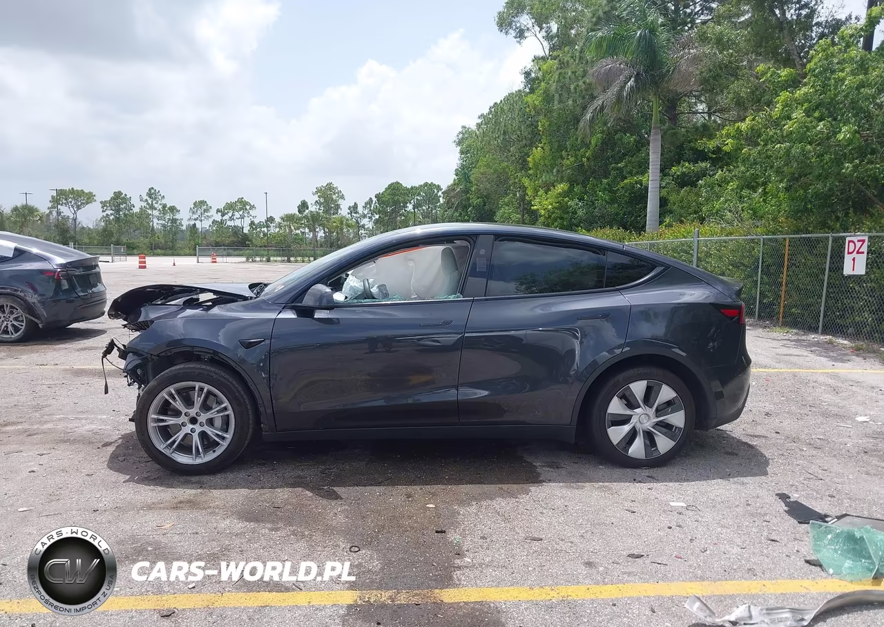 2024 Tesla Model Y Long Range Single Motor Rear-Wheel Drive-Rwd VIN:7SAYGDED1RF016663 - 13
