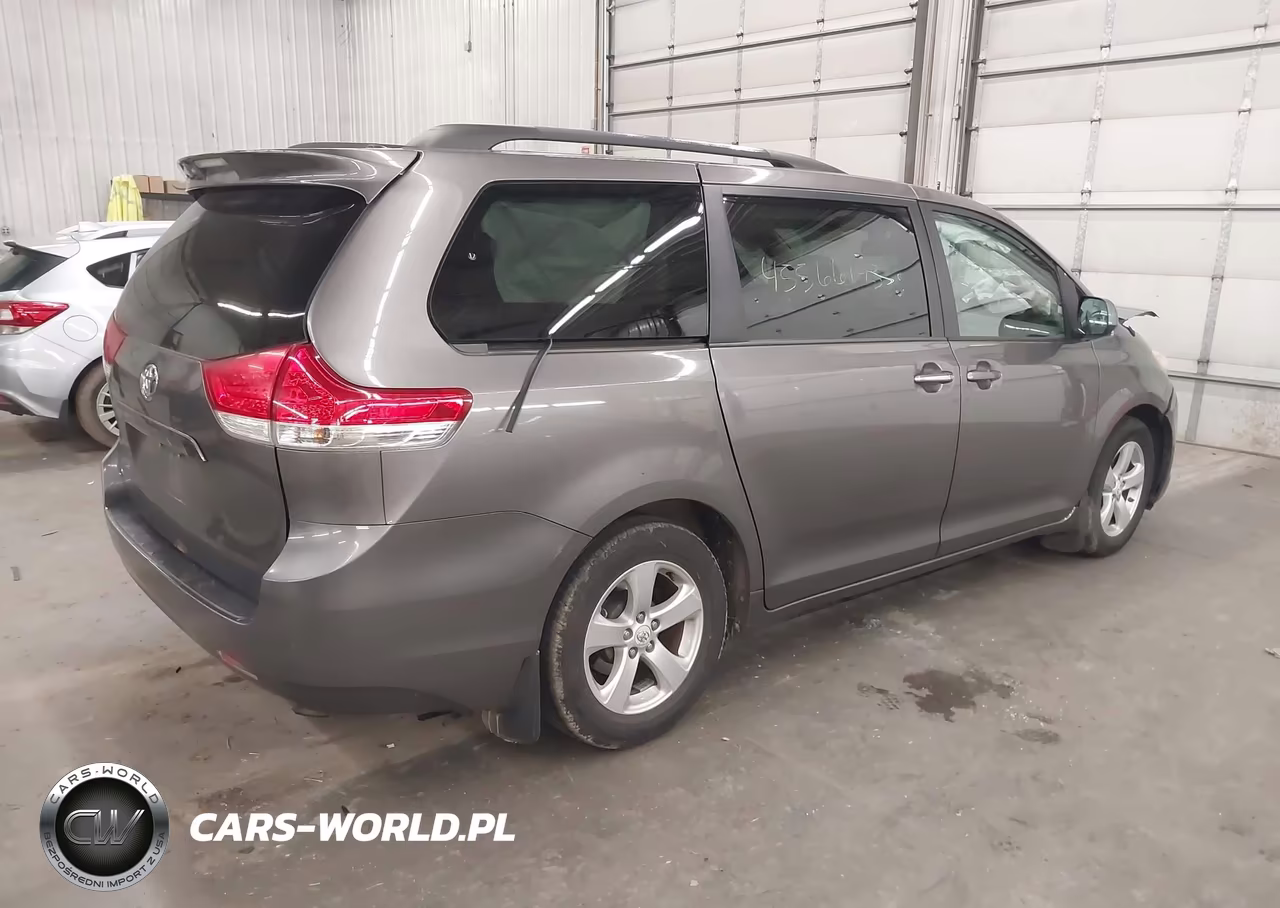 2011 Toyota Sienna Le V6 VIN:5TDKK3DC3BS116169 - 4