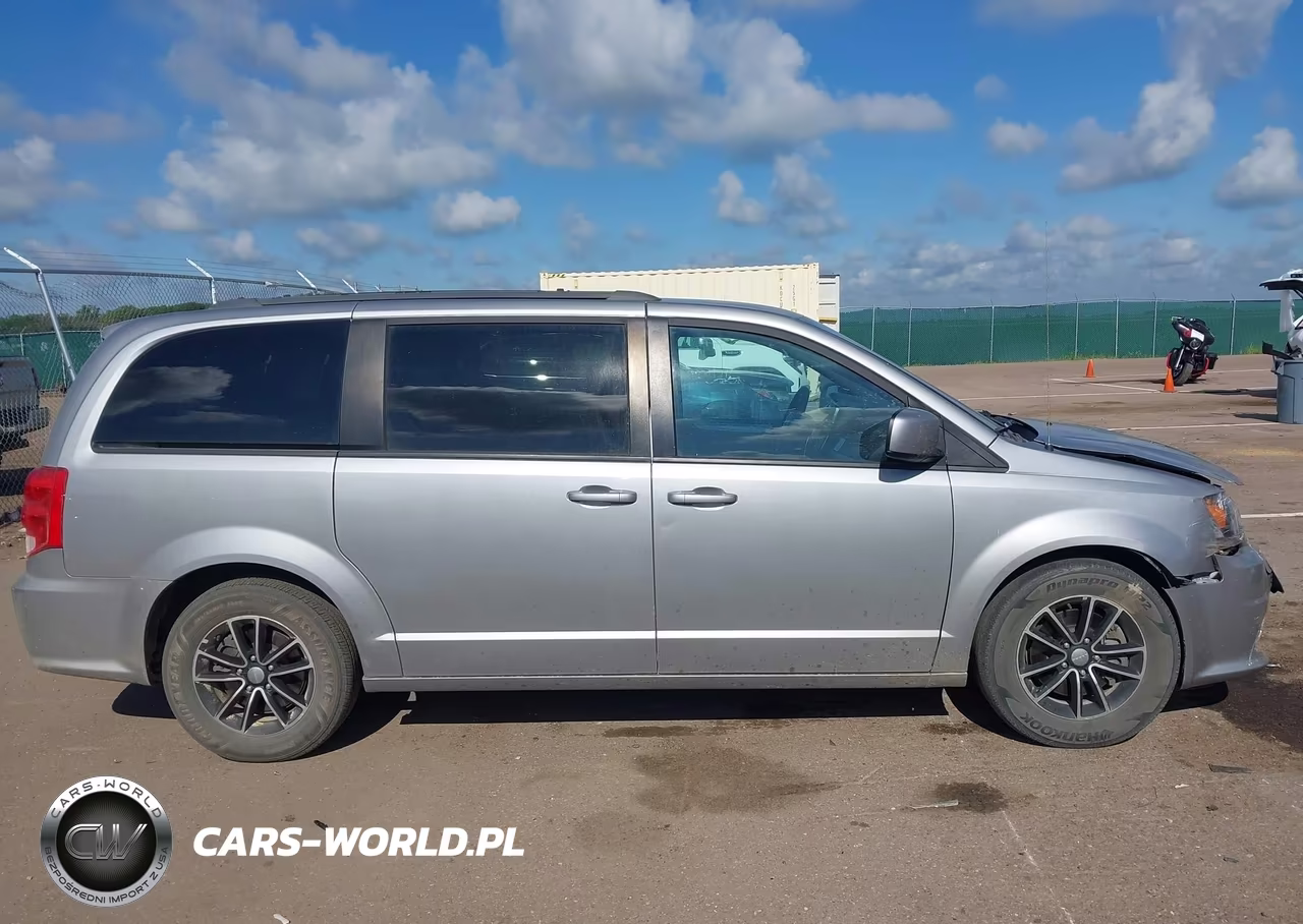 2018 Dodge Grand Caravan Gt VIN:2C4RDGEG3JR147575 - 13