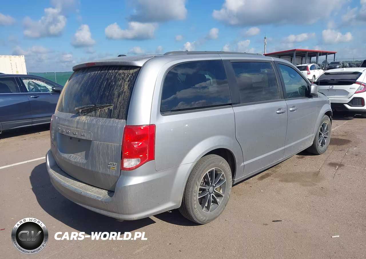 2018 Dodge Grand Caravan Gt VIN:2C4RDGEG3JR147575 - 4