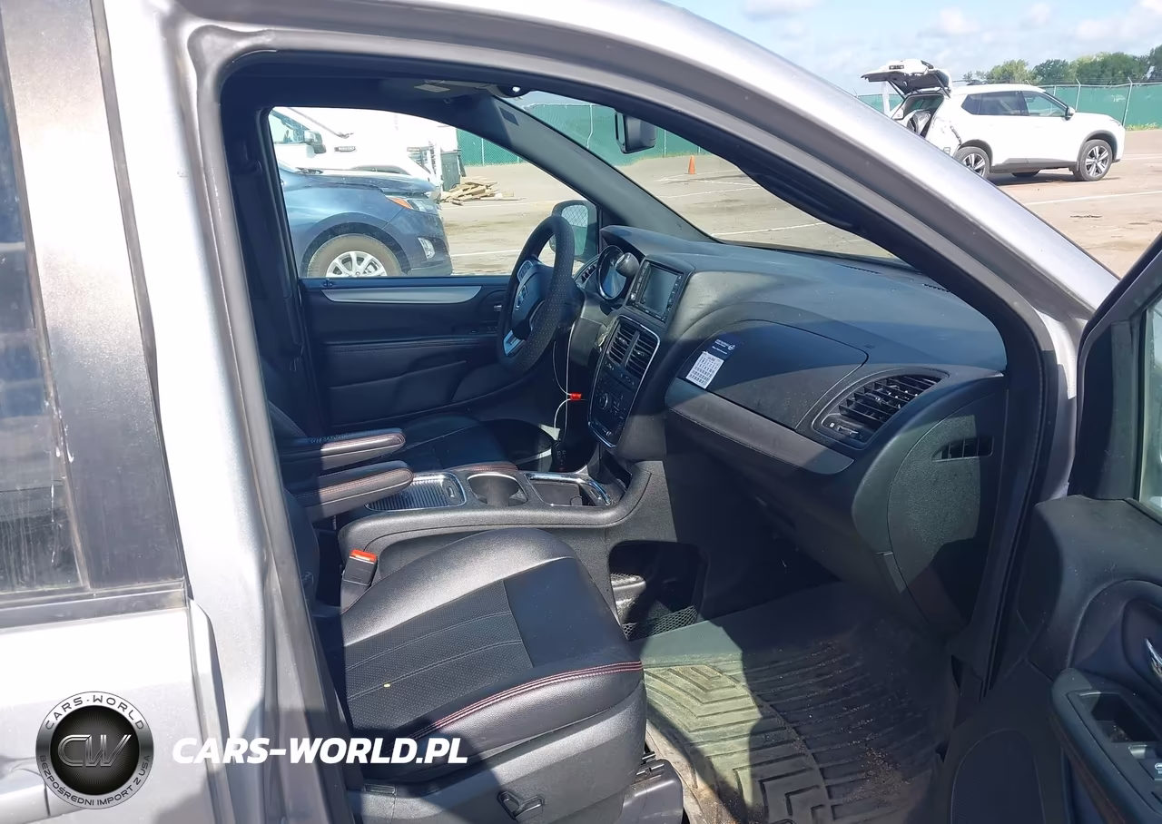 2018 Dodge Grand Caravan Gt VIN:2C4RDGEG3JR147575 - 5