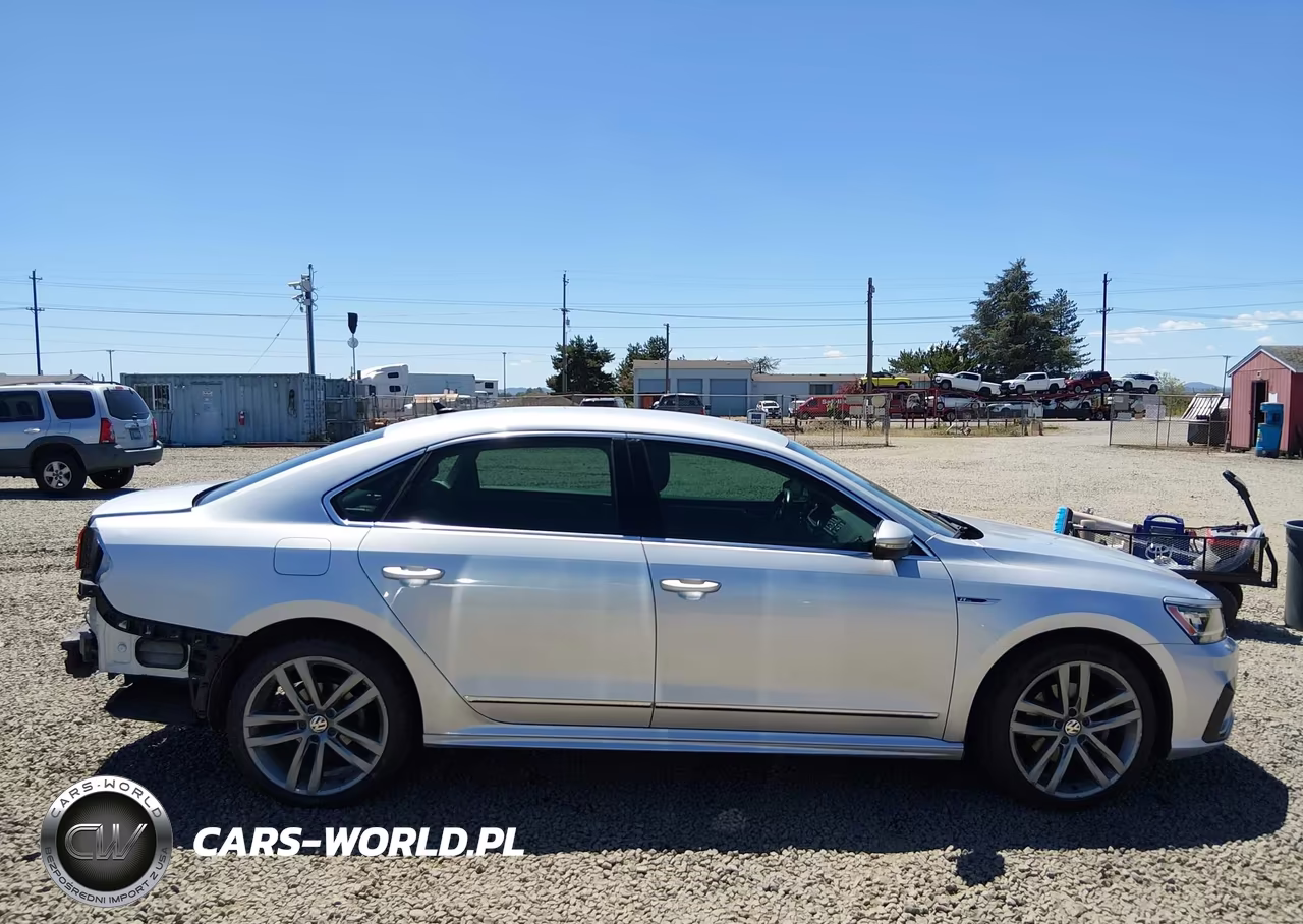 2017 Volkswagen Passat 1.8T R-Line VIN:1VWDT7A34HC044469 - 14