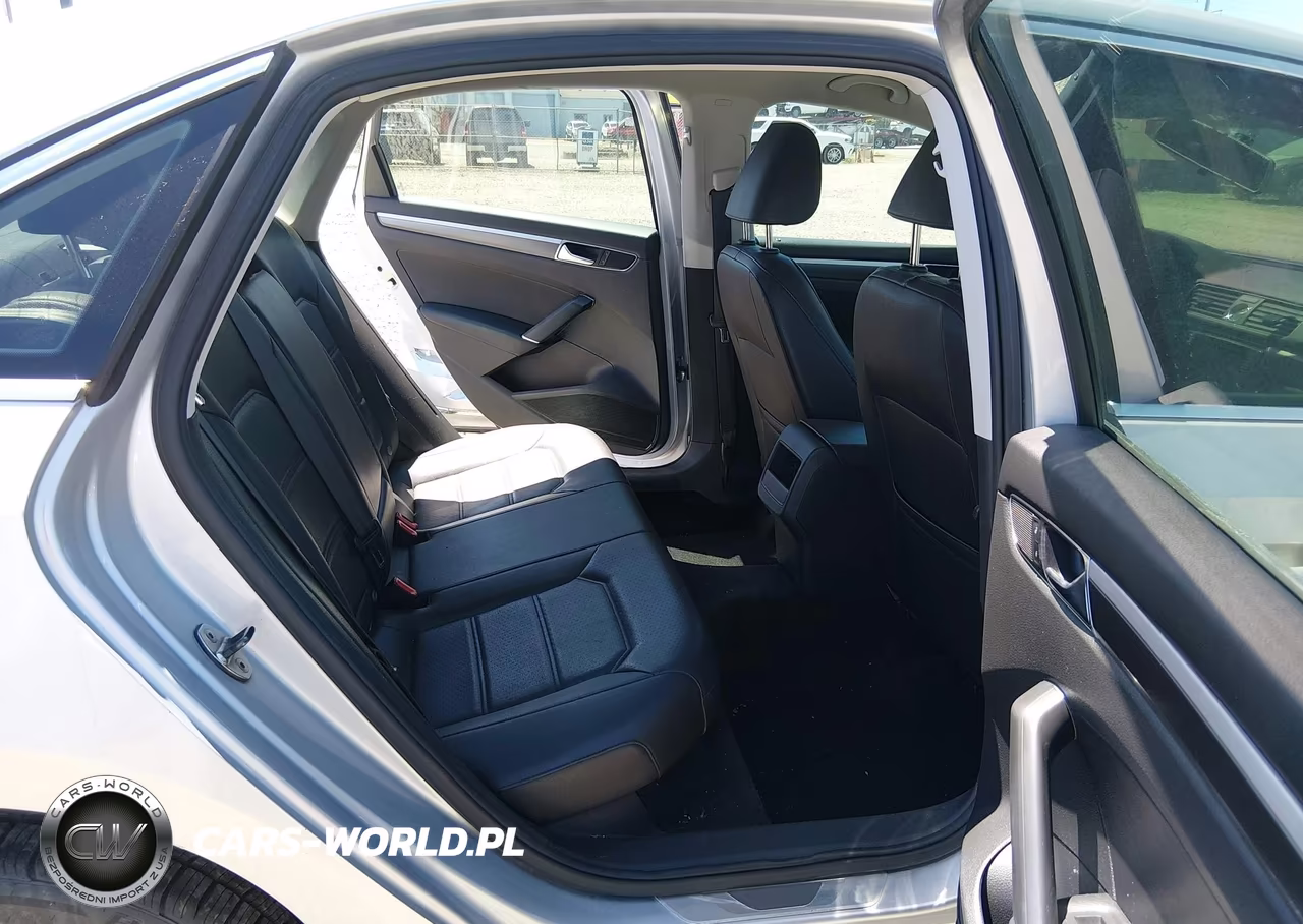 2017 Volkswagen Passat 1.8T R-Line VIN:1VWDT7A34HC044469 - 8