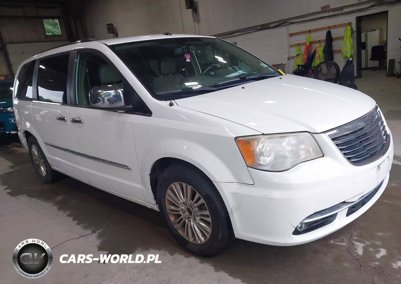 2011 Chrysler Town & Country Limited – zdjęcie 1 z 15