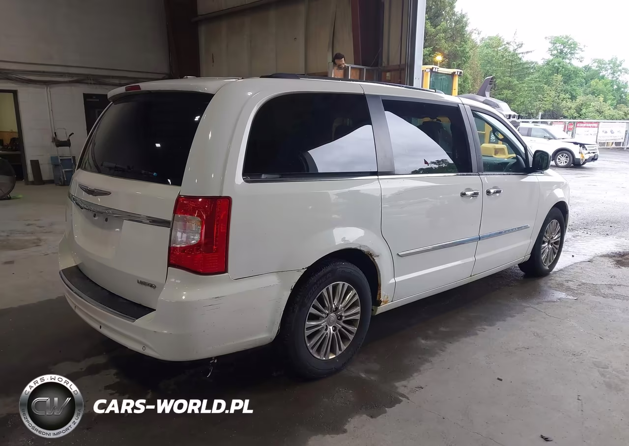 2011 Chrysler Town & Country Limited VIN:2A4RR6DG9BR609937 - 4