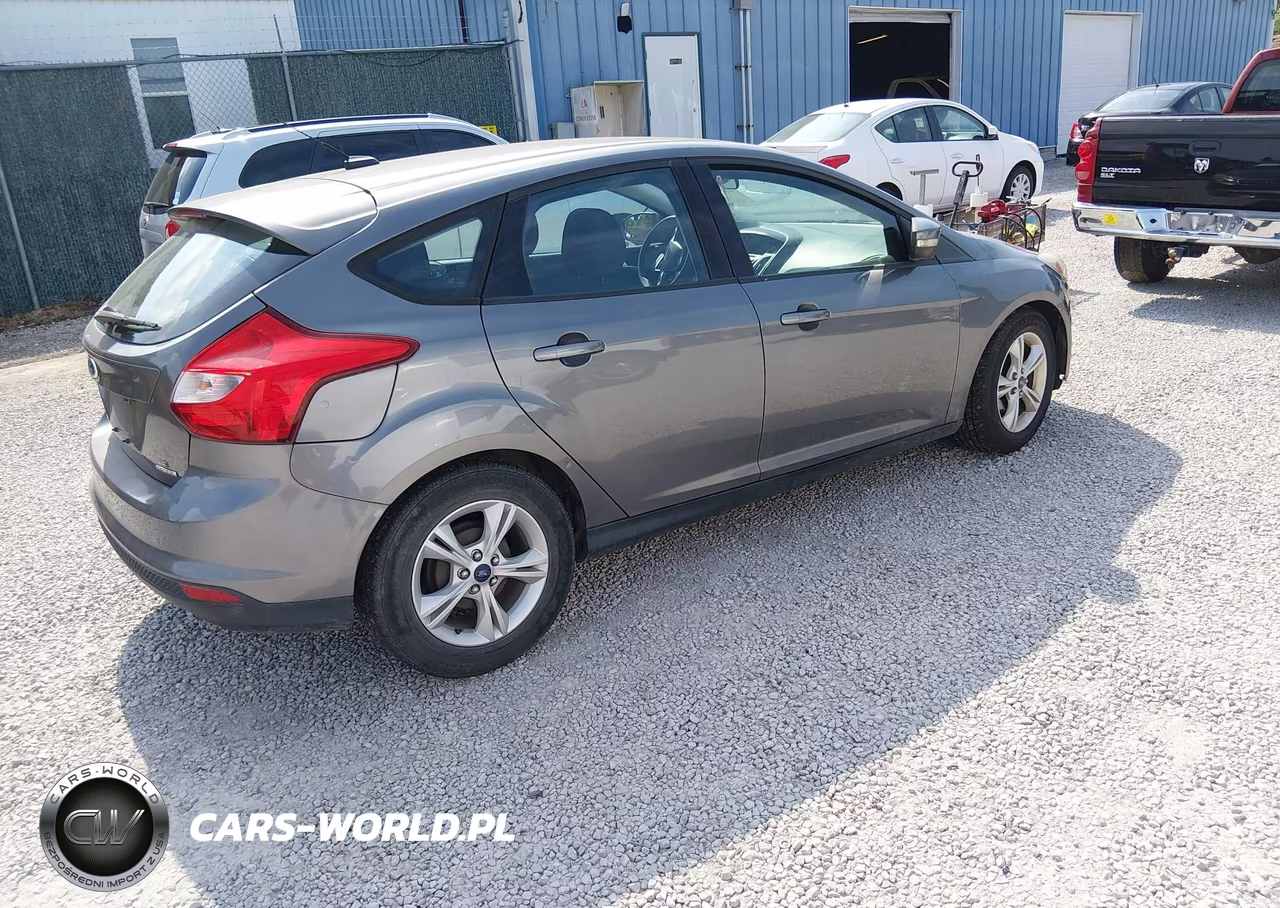 2014 Ford Focus Se VIN:1FADP3K27EL429595 - 4
