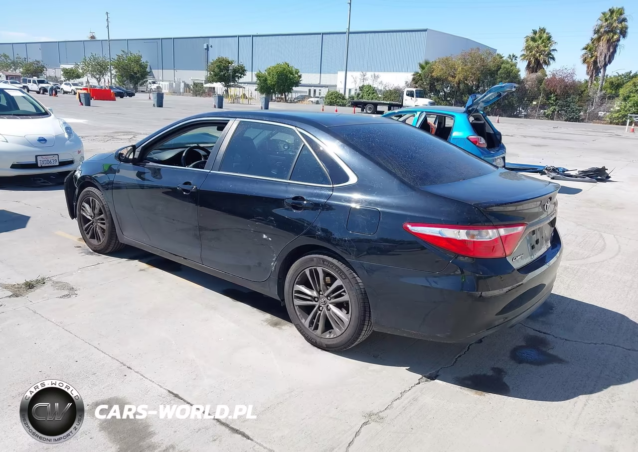 2015 Toyota Camry Se VIN:4T1BF1FK5FU886819 - 3