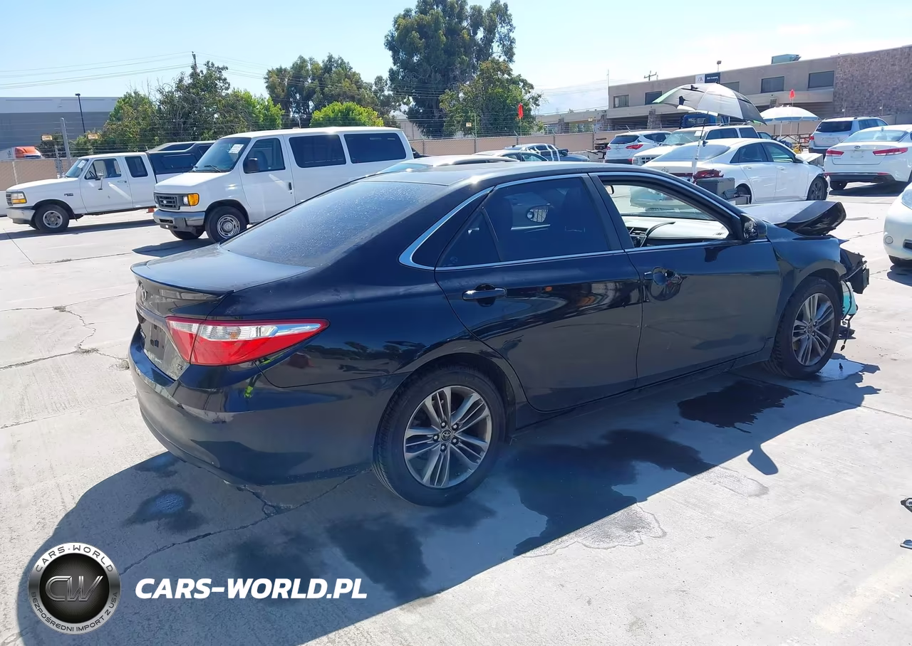 2015 Toyota Camry Se VIN:4T1BF1FK5FU886819 - 4