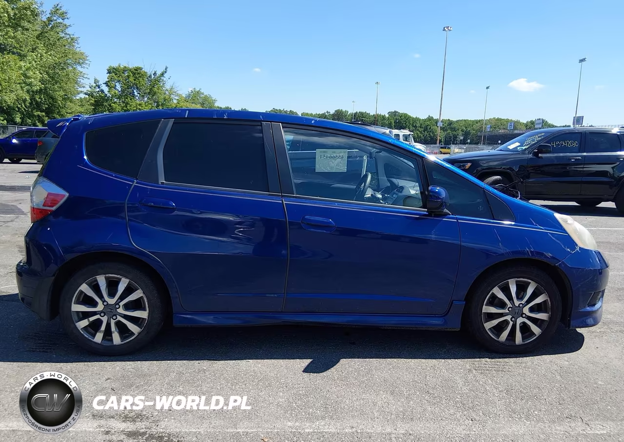 2012 Honda Fit Sport VIN:JHMGE8H51CC039955 - 13