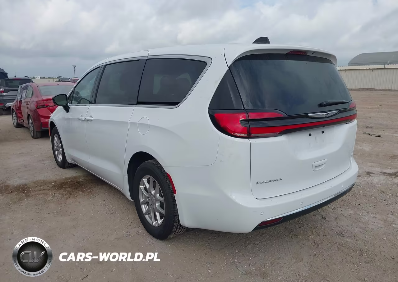 2025 Chrysler Pacifica Select VIN:2C4RC1BG6SR551637 - 3