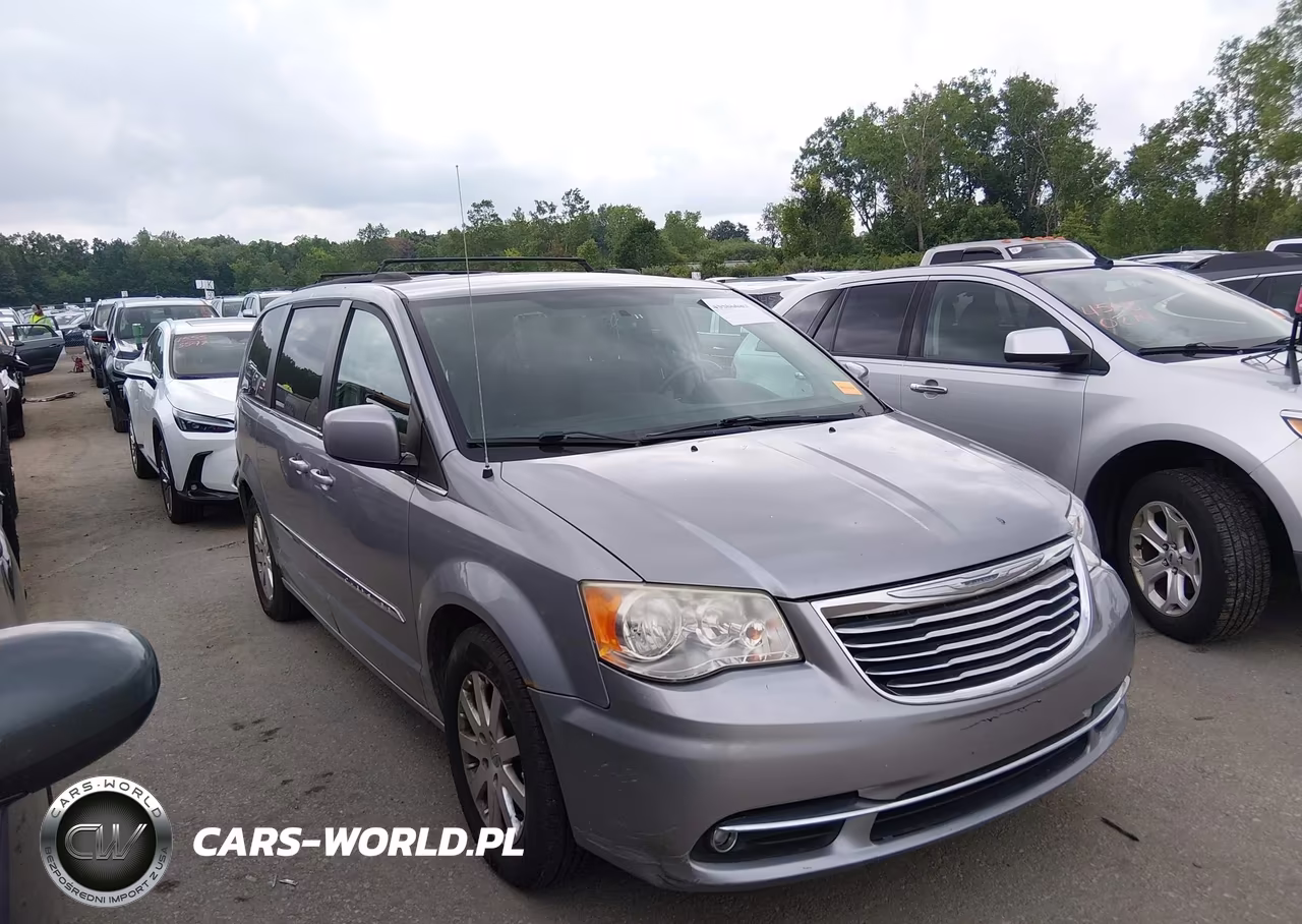 2013 Chrysler Town & Country Touring – zdjęcie 1 z 16