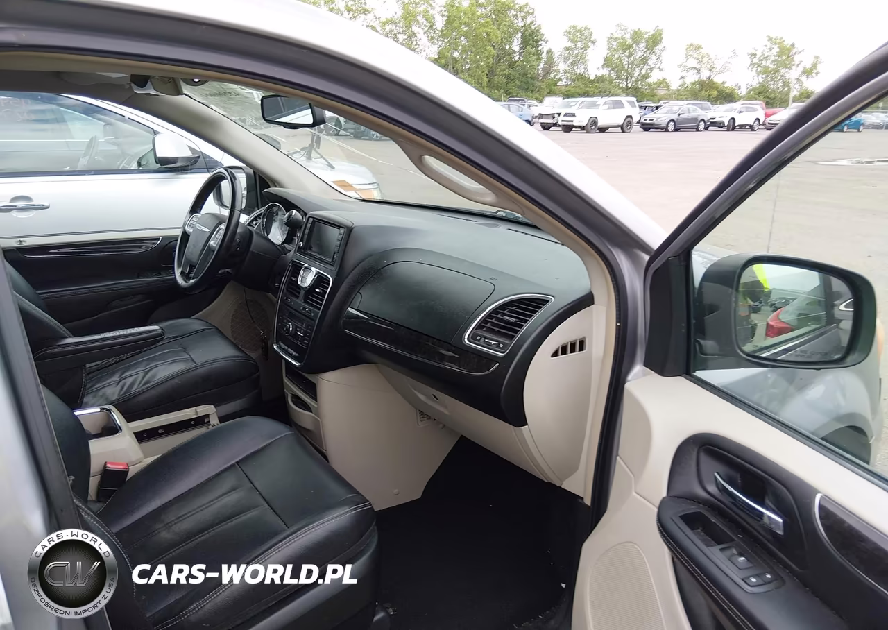 2013 Chrysler Town & Country Touring VIN:2C4RC1BG4DR801945 - 5