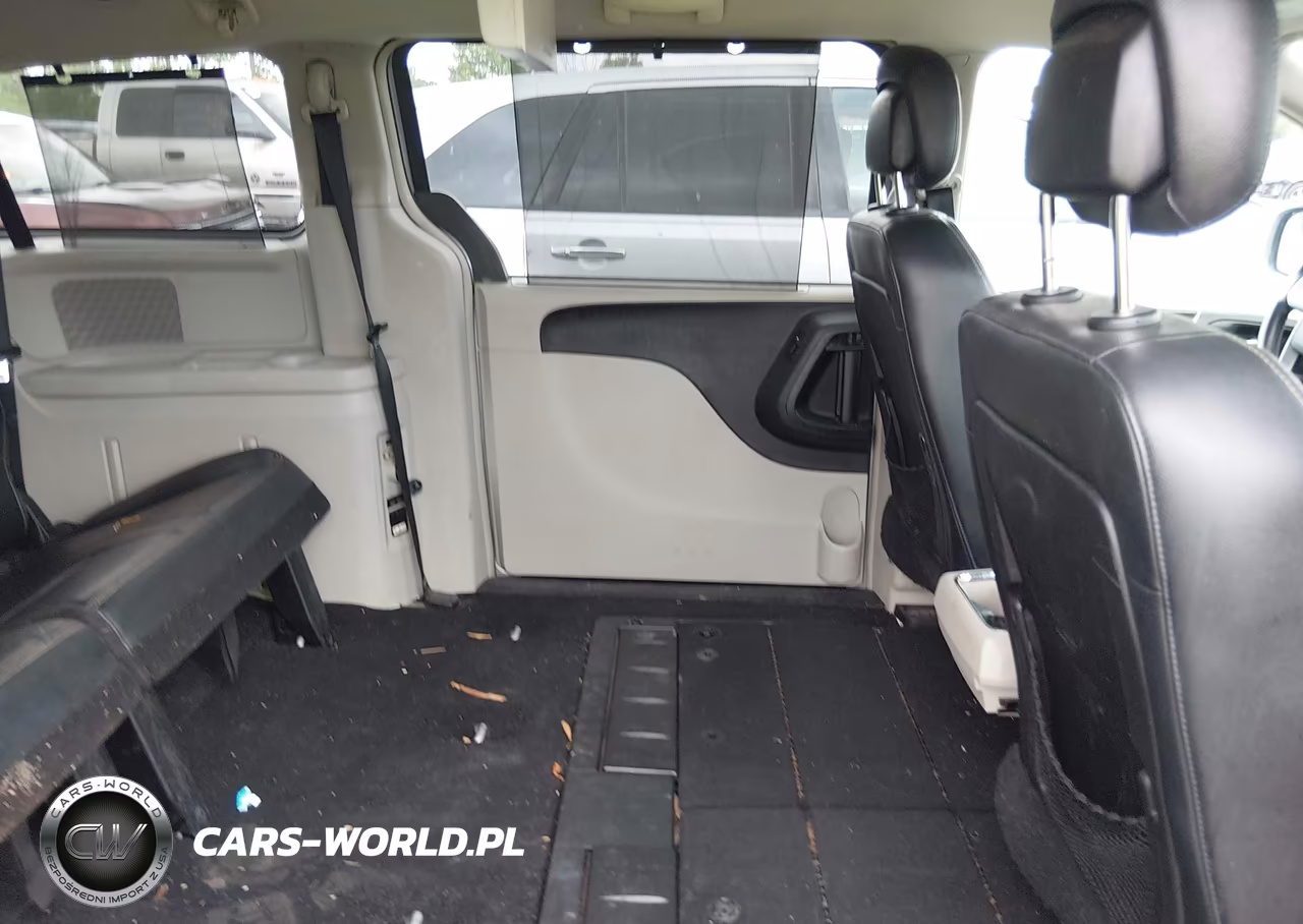 2013 Chrysler Town & Country Touring VIN:2C4RC1BG4DR801945 - 8