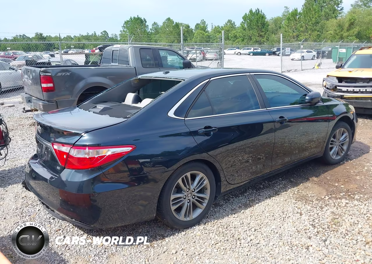 2015 Toyota Camry Se VIN:4T1BF1FK6FU979218 - 4