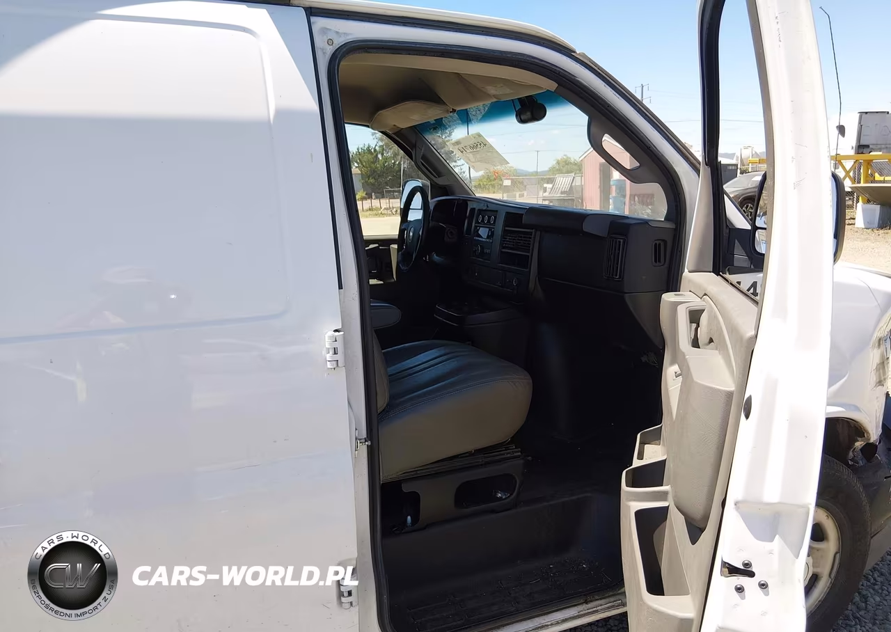 2017 Chevrolet Express 2500 Work Van VIN:1GCWGAFF4H1100213 - 5