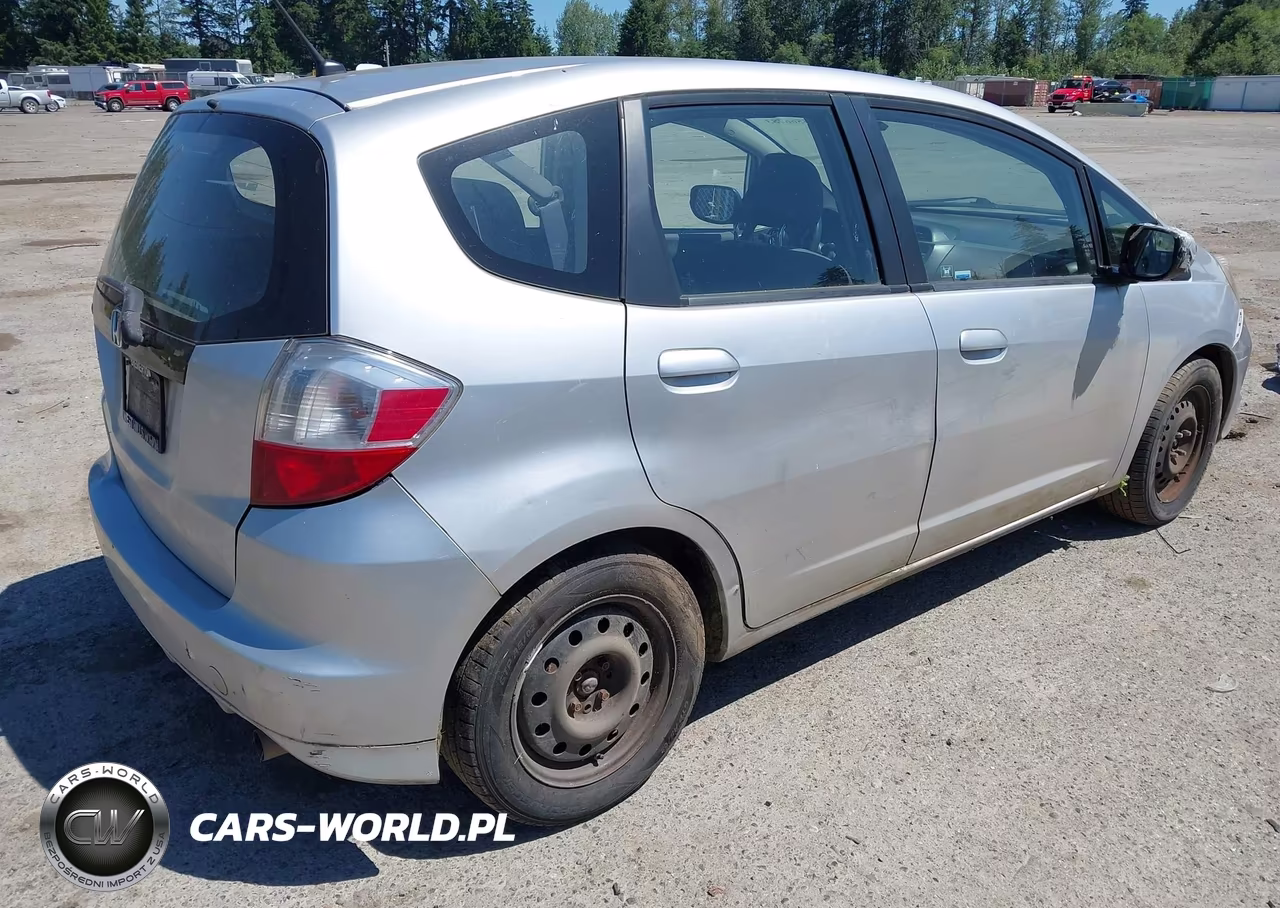 2013 Honda Fit VIN:JHMGE8H38DC023087 - 4