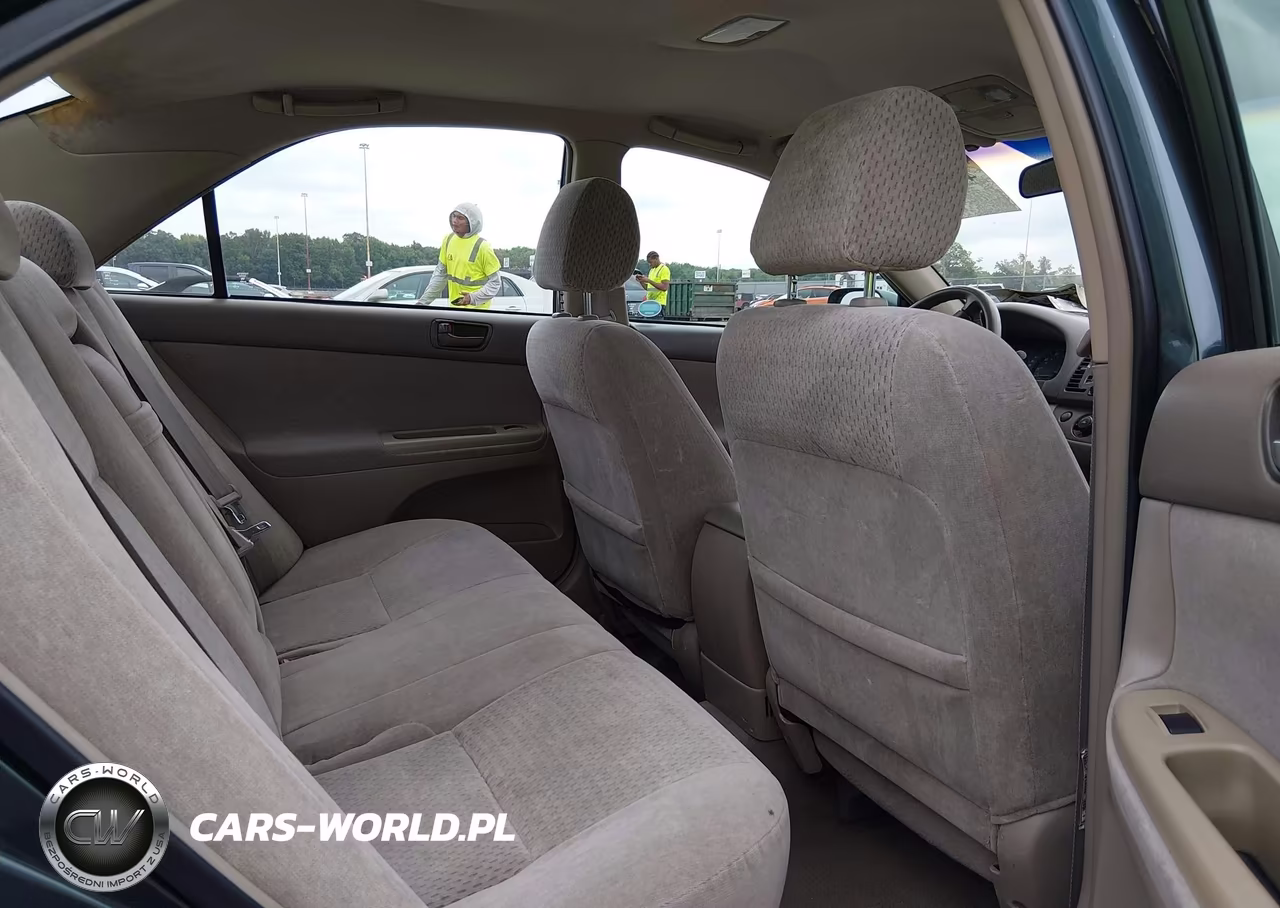 2002 Toyota Camry Le VIN:4T1BE32K82U615459 - 8