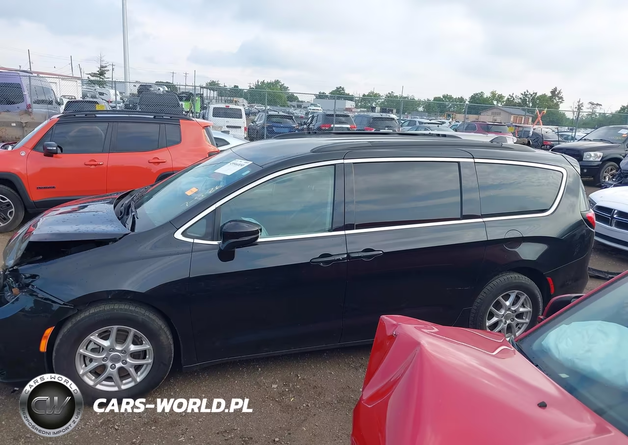 2022 Chrysler Pacifica Touring L VIN:2C4RC1BG3NR185544 - 15