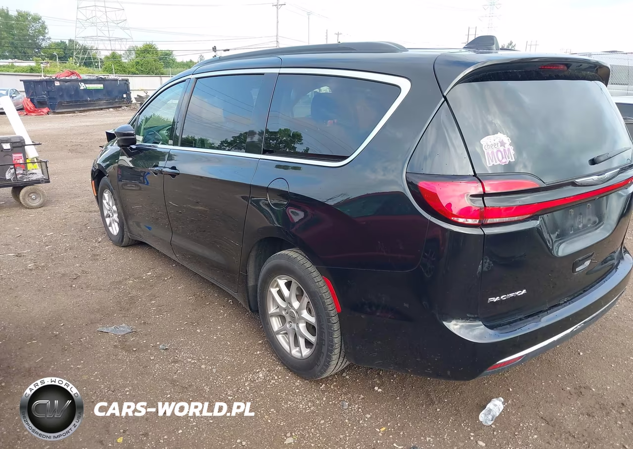 2022 Chrysler Pacifica Touring L VIN:2C4RC1BG3NR185544 - 3