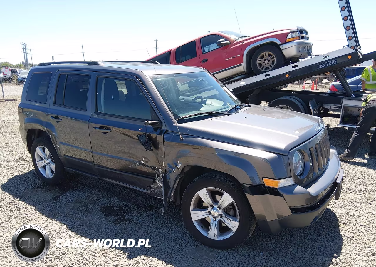 2016 Jeep Patriot Latitude VIN:1C4NJPFB8GD700596 - 1