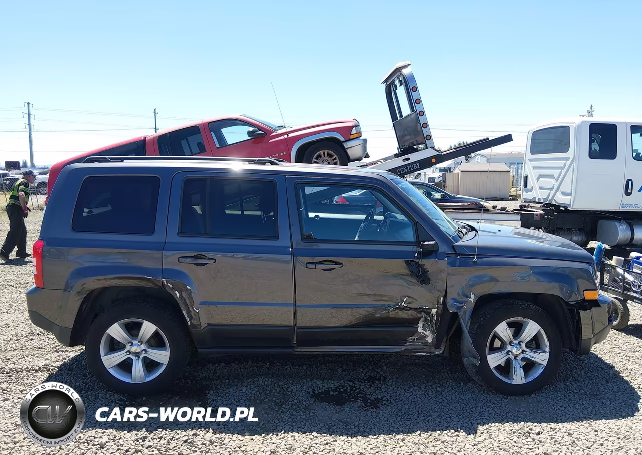 2016 Jeep Patriot Latitude VIN:1C4NJPFB8GD700596 - 12