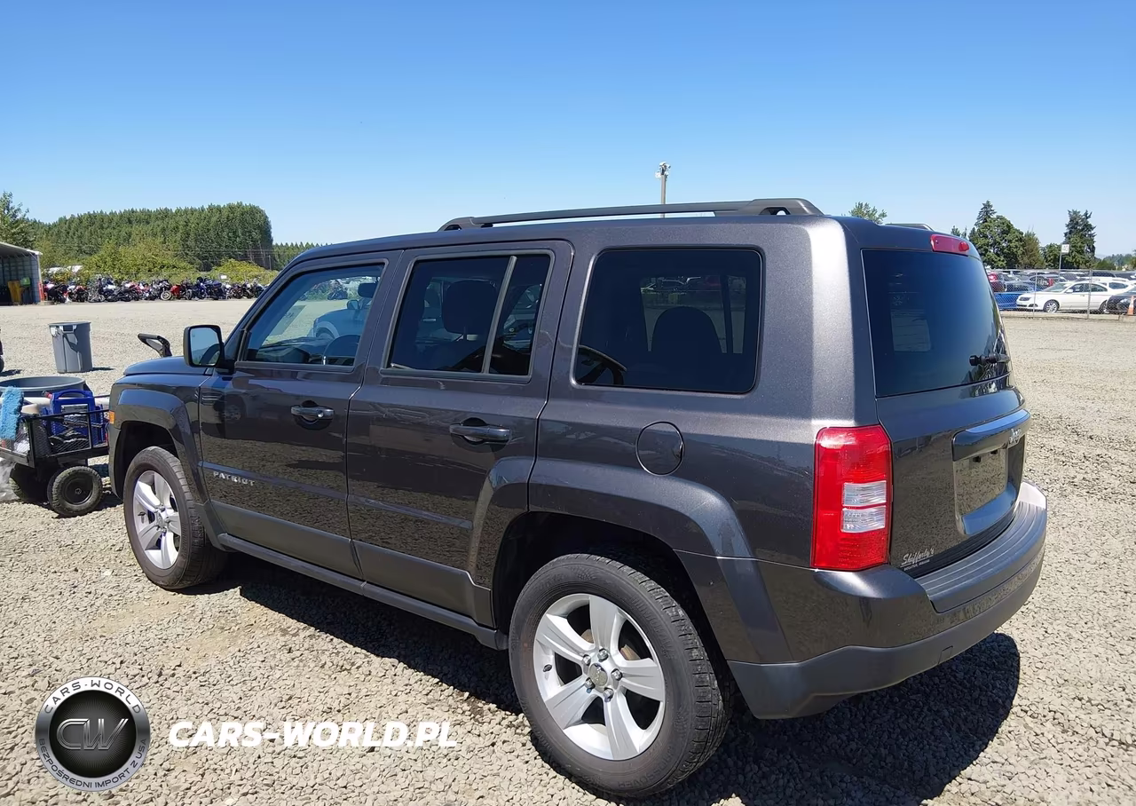 2016 Jeep Patriot Latitude VIN:1C4NJPFB8GD700596 - 3