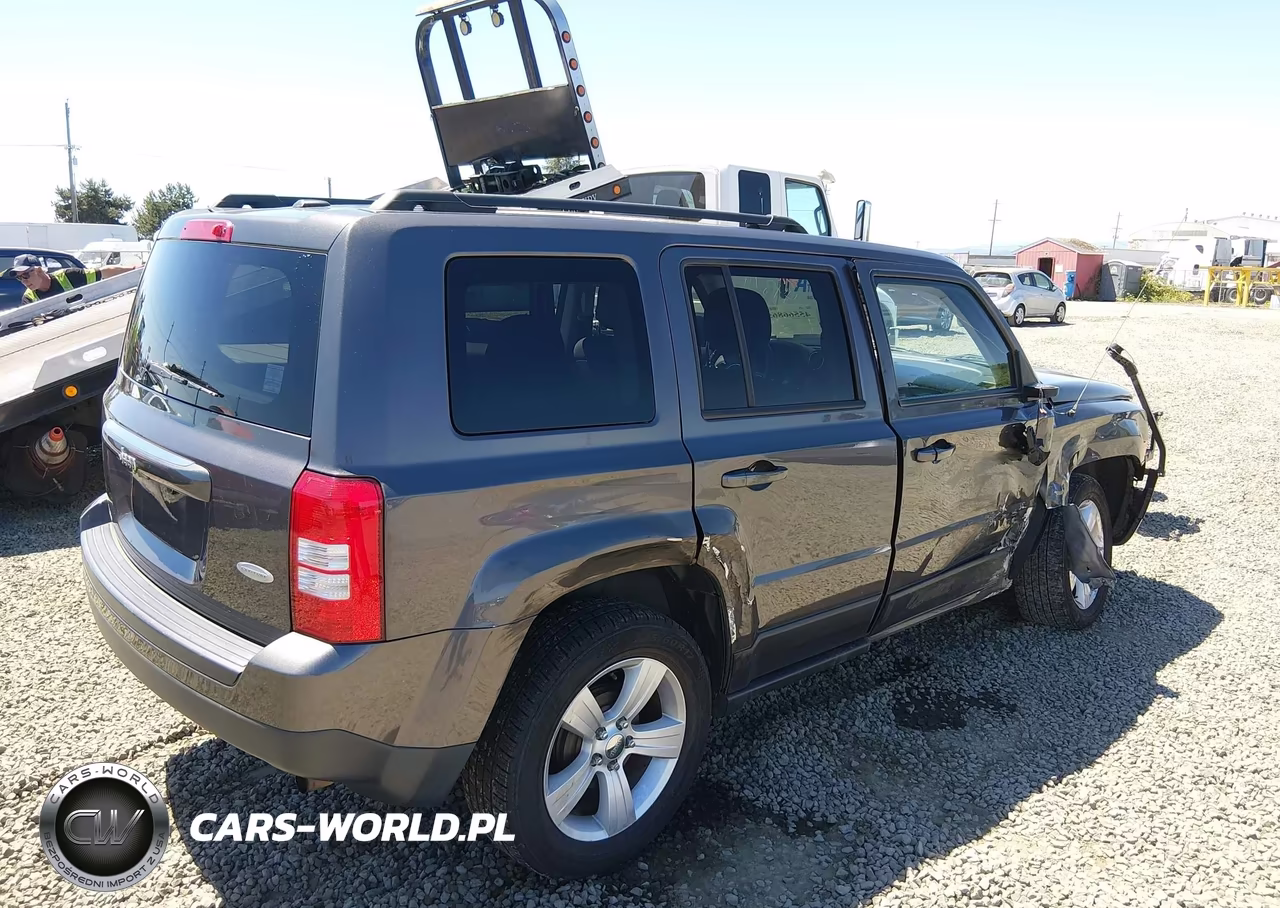 2016 Jeep Patriot Latitude VIN:1C4NJPFB8GD700596 - 4
