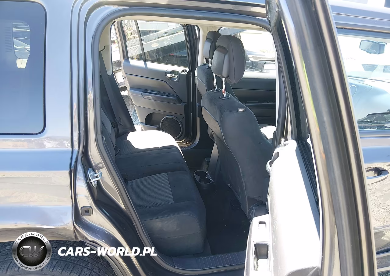 2016 Jeep Patriot Latitude VIN:1C4NJPFB8GD700596 - 8