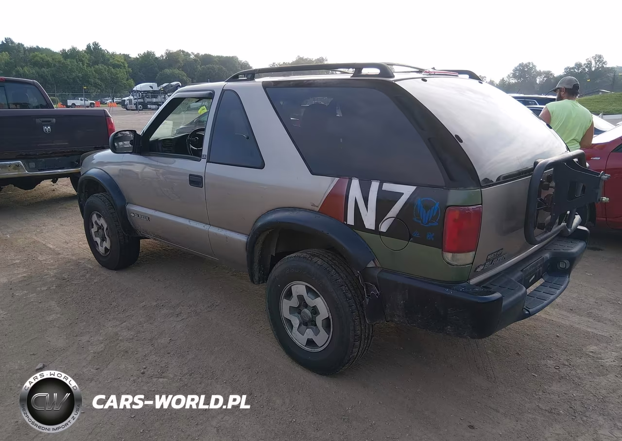 2000 Chevrolet Blazer Ls VIN:1GNCT18W8YK135513 - 3
