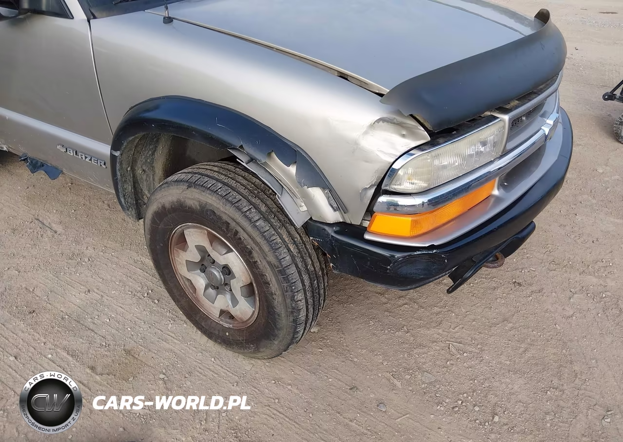 2000 Chevrolet Blazer Ls VIN:1GNCT18W8YK135513 - 6
