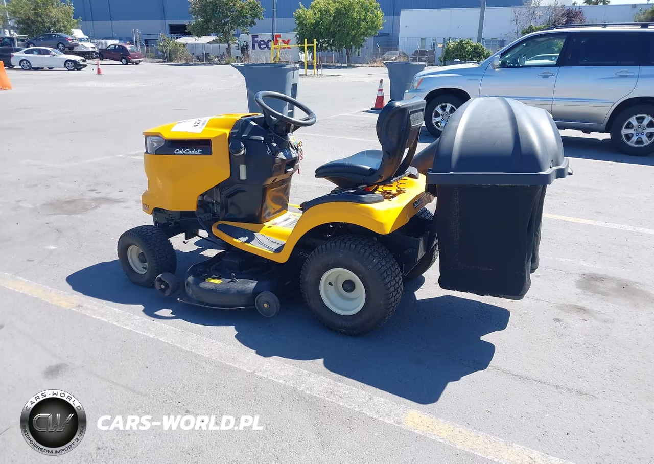 2016 Cub Cadet Riding Lawnmower VIN:1E106H40441 - 3