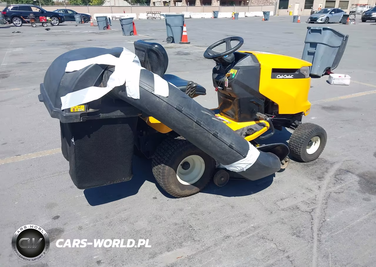 2016 Cub Cadet Riding Lawnmower VIN:1E106H40441 - 4