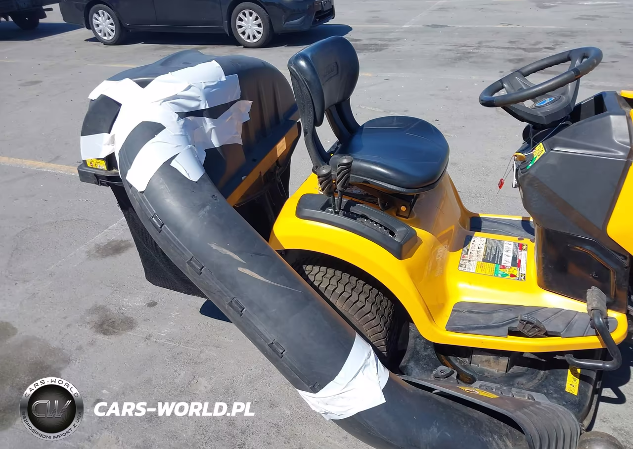 2016 Cub Cadet Riding Lawnmower VIN:1E106H40441 - 5