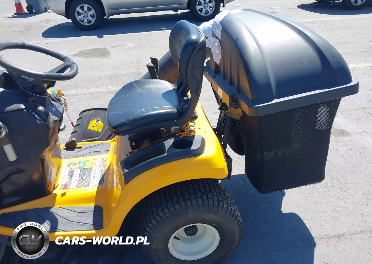 2016 Cub Cadet Riding Lawnmower VIN:1E106H40441 - 8