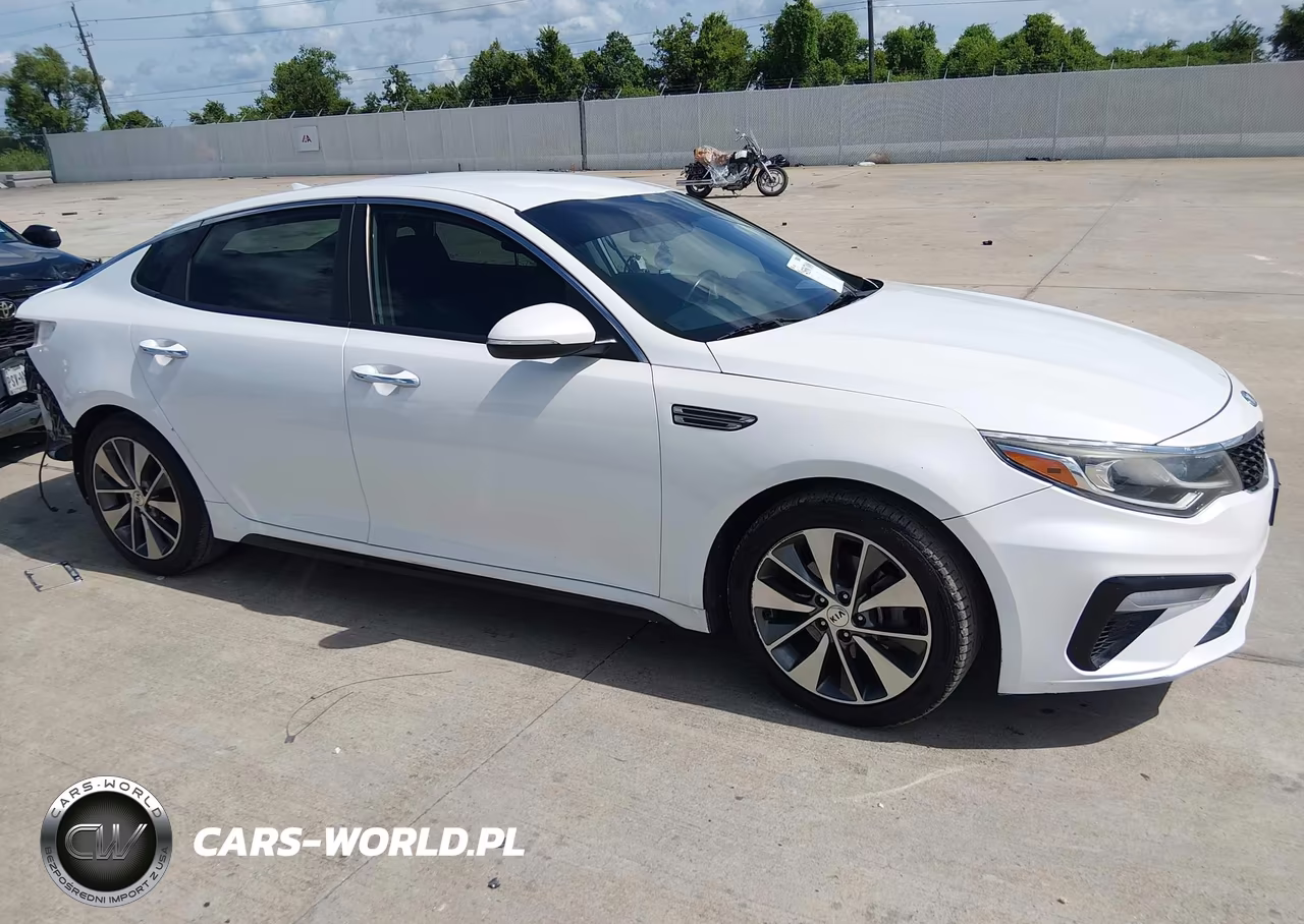 2019 Kia Optima S VIN:5XXGT4L3XKG280188 - 13