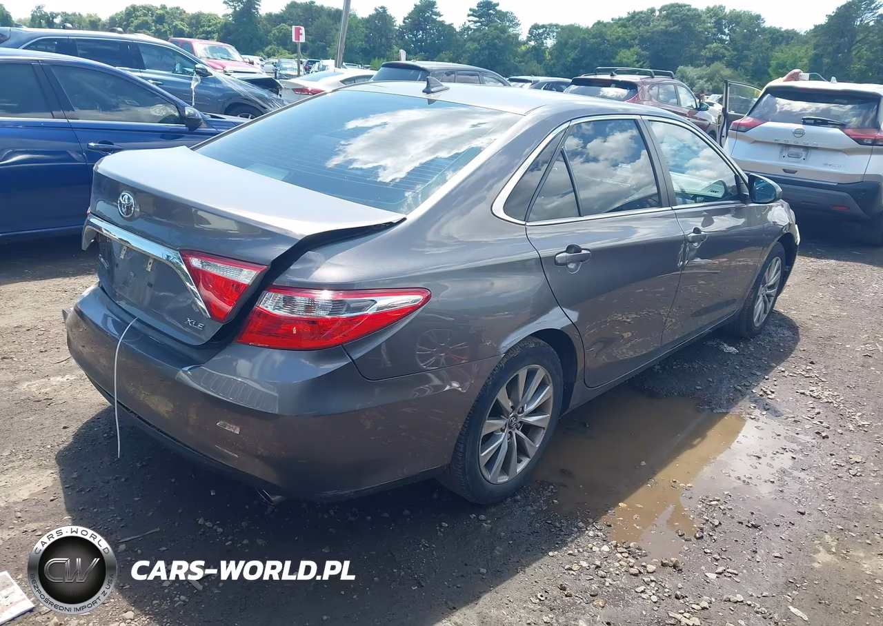 2017 Toyota Camry Xle VIN:4T1BF1FK6HU750685 - 4