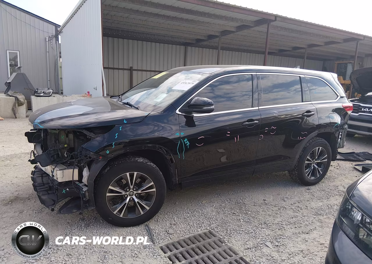 2018 Toyota Highlander Le Plus VIN:5TDBZRFH1JS807576 - 14