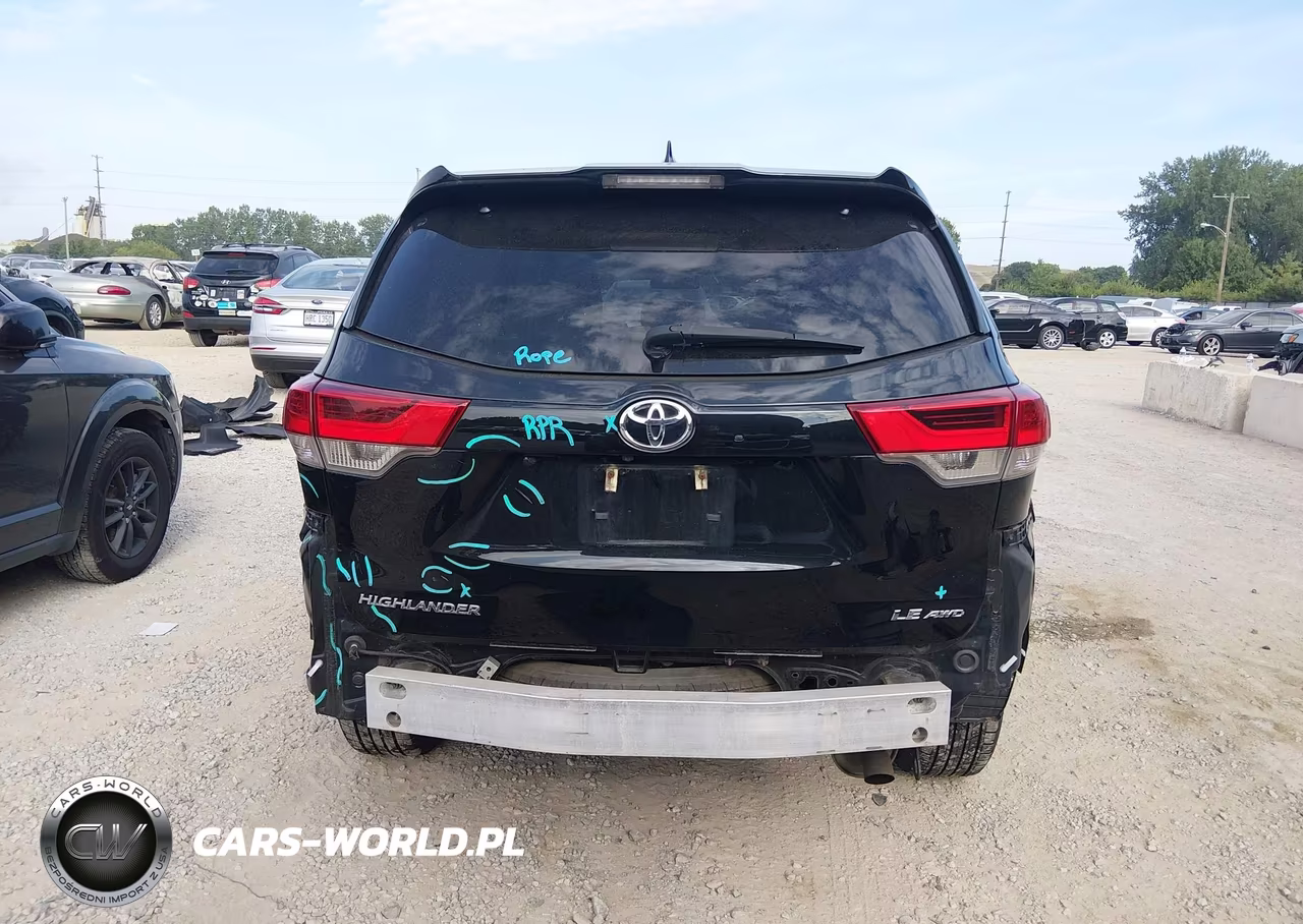 2018 Toyota Highlander Le Plus VIN:5TDBZRFH1JS807576 - 16