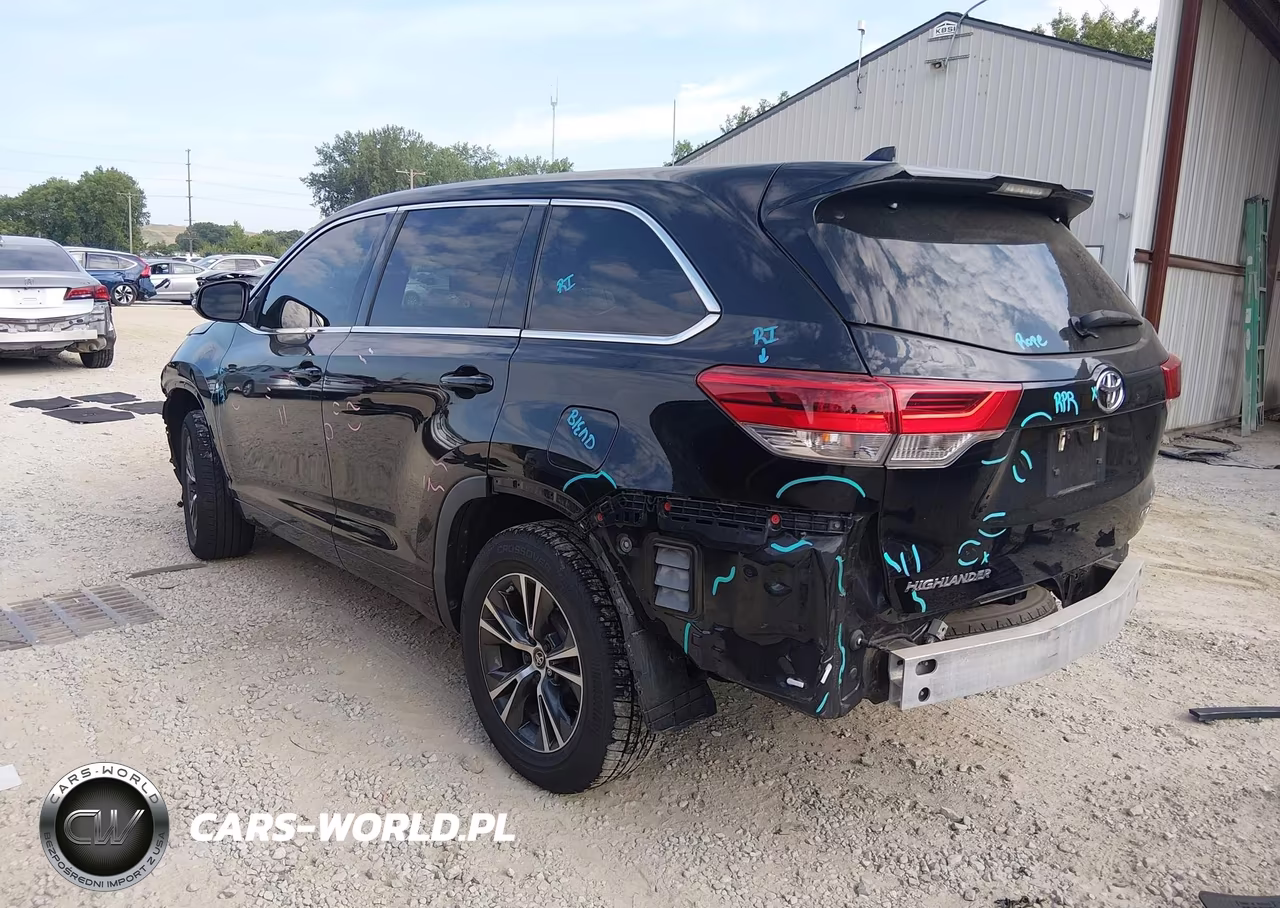 2018 Toyota Highlander Le Plus VIN:5TDBZRFH1JS807576 - 3