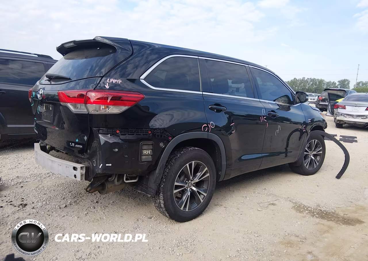 2018 Toyota Highlander Le Plus VIN:5TDBZRFH1JS807576 - 4