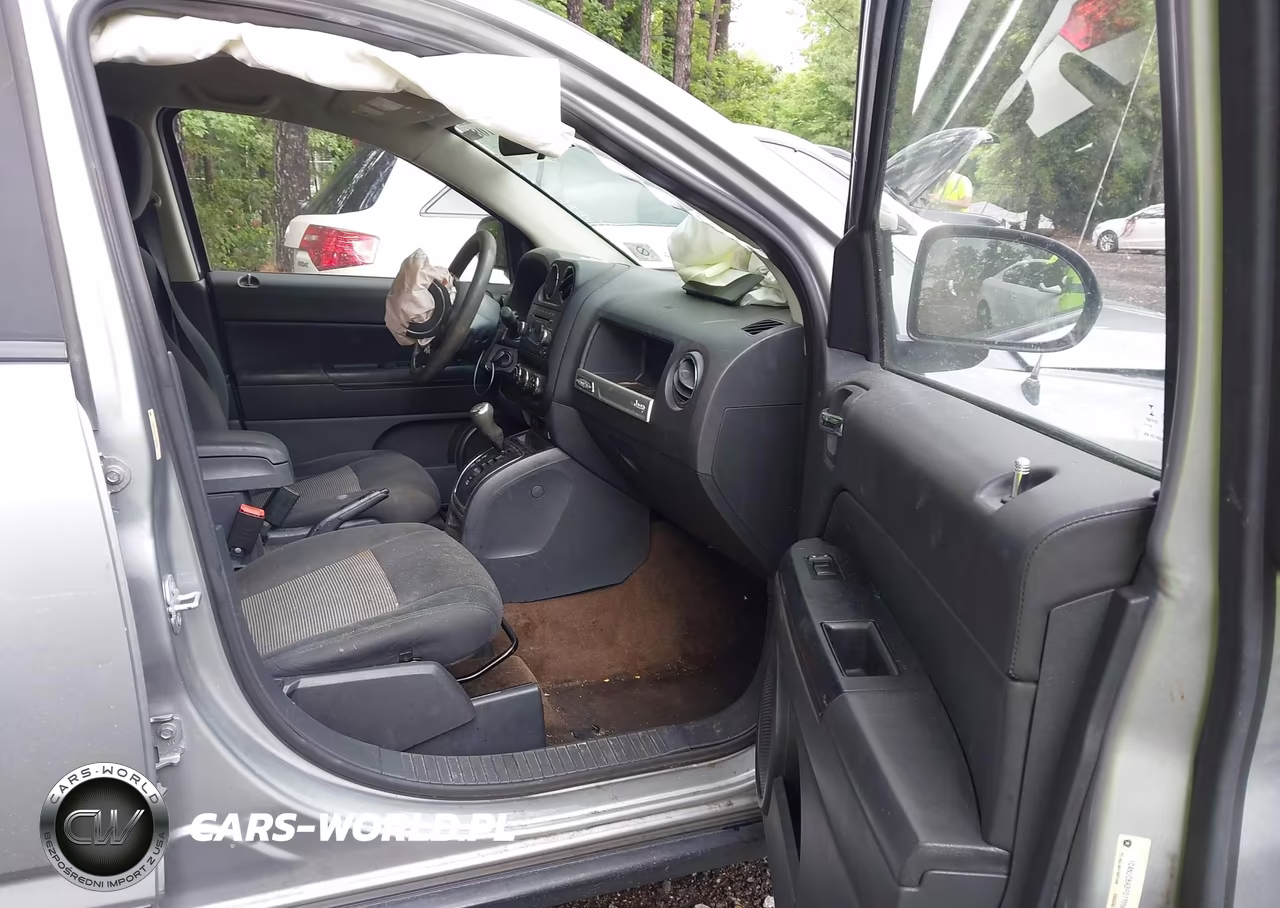 2015 Jeep Compass Sport VIN:1C4NJCBA2FD170582 - 5