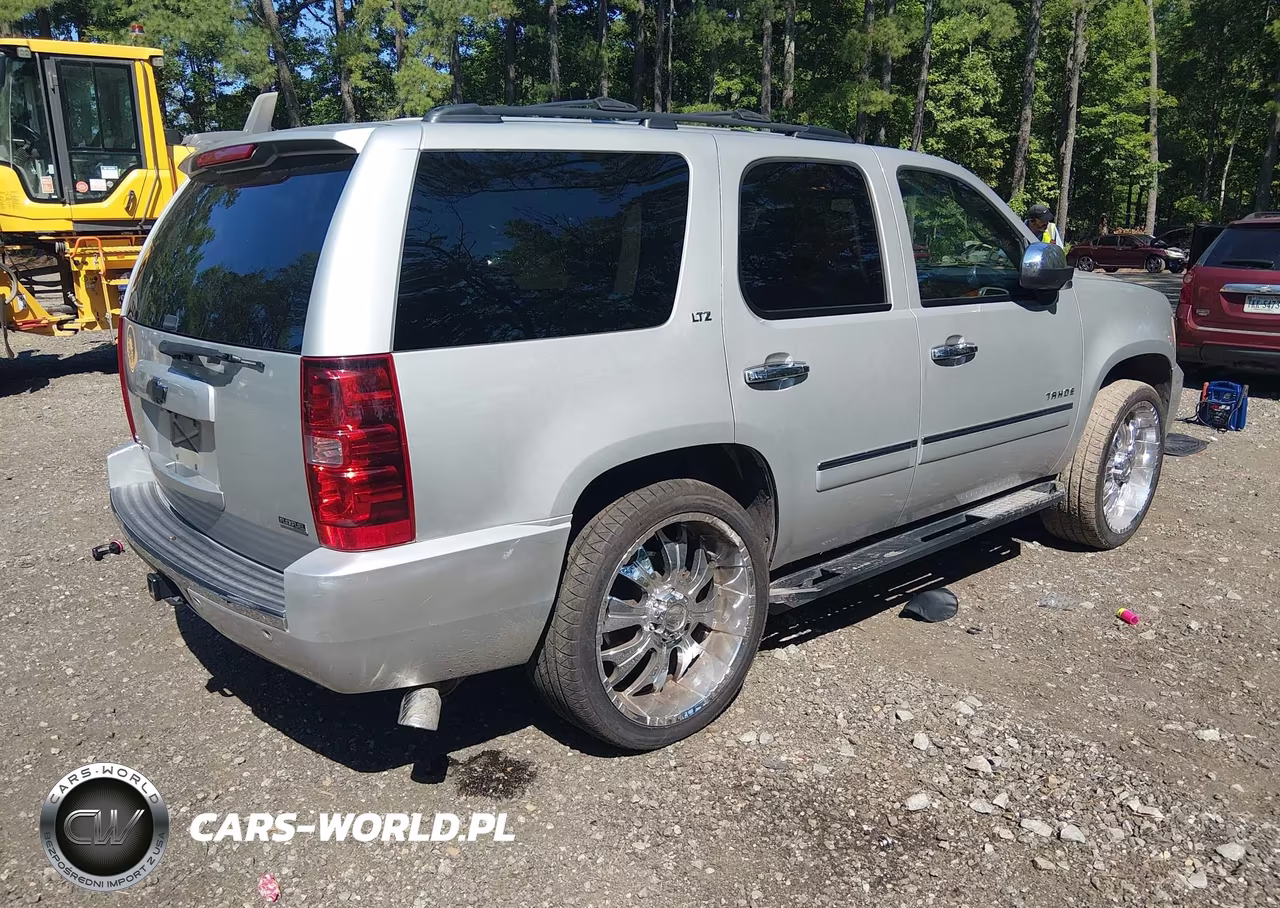 2010 Chevrolet Tahoe Ltz VIN:1GNUCCE04AR168313 - 4