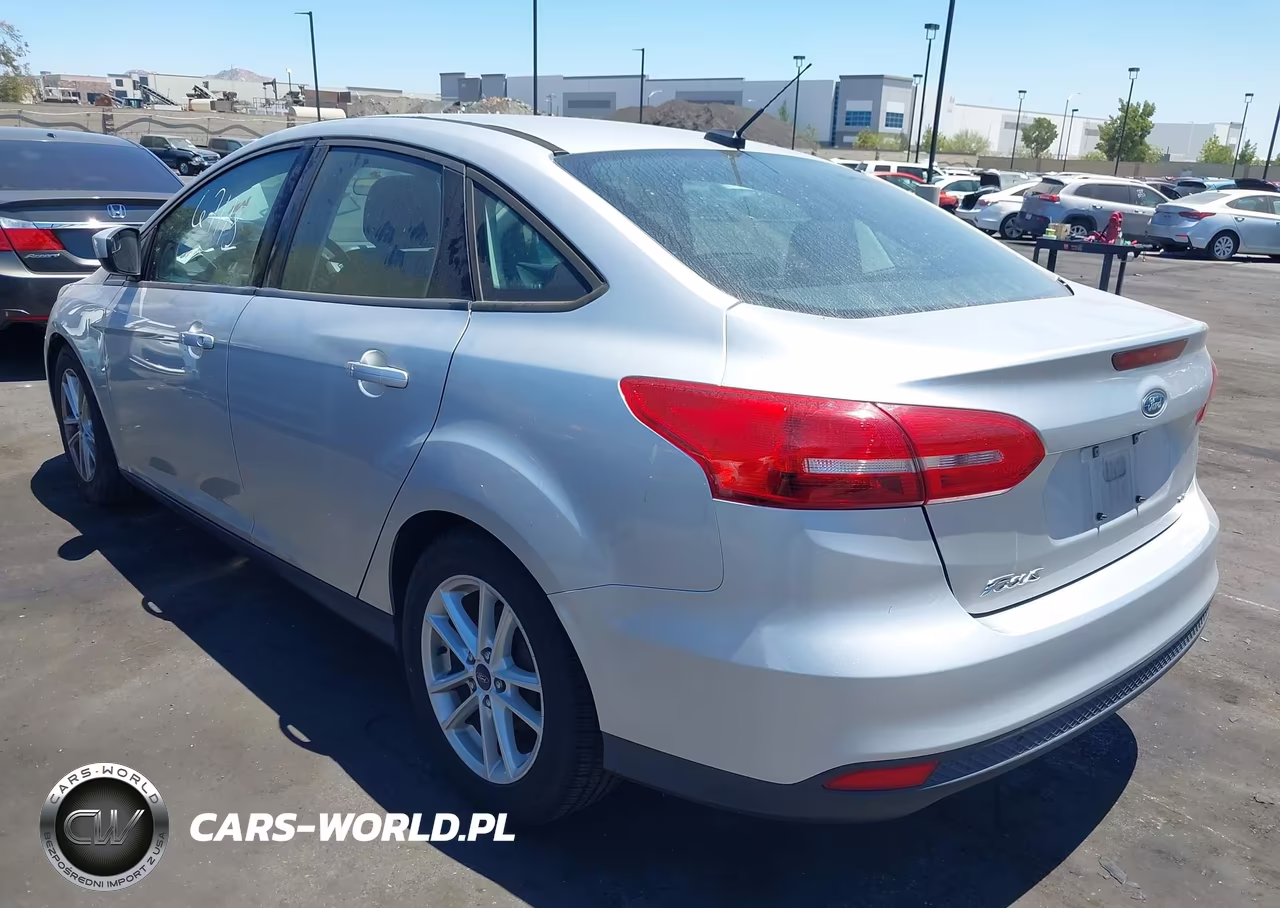 2018 Ford Focus Se VIN:1FADP3F20JL313028 - 3