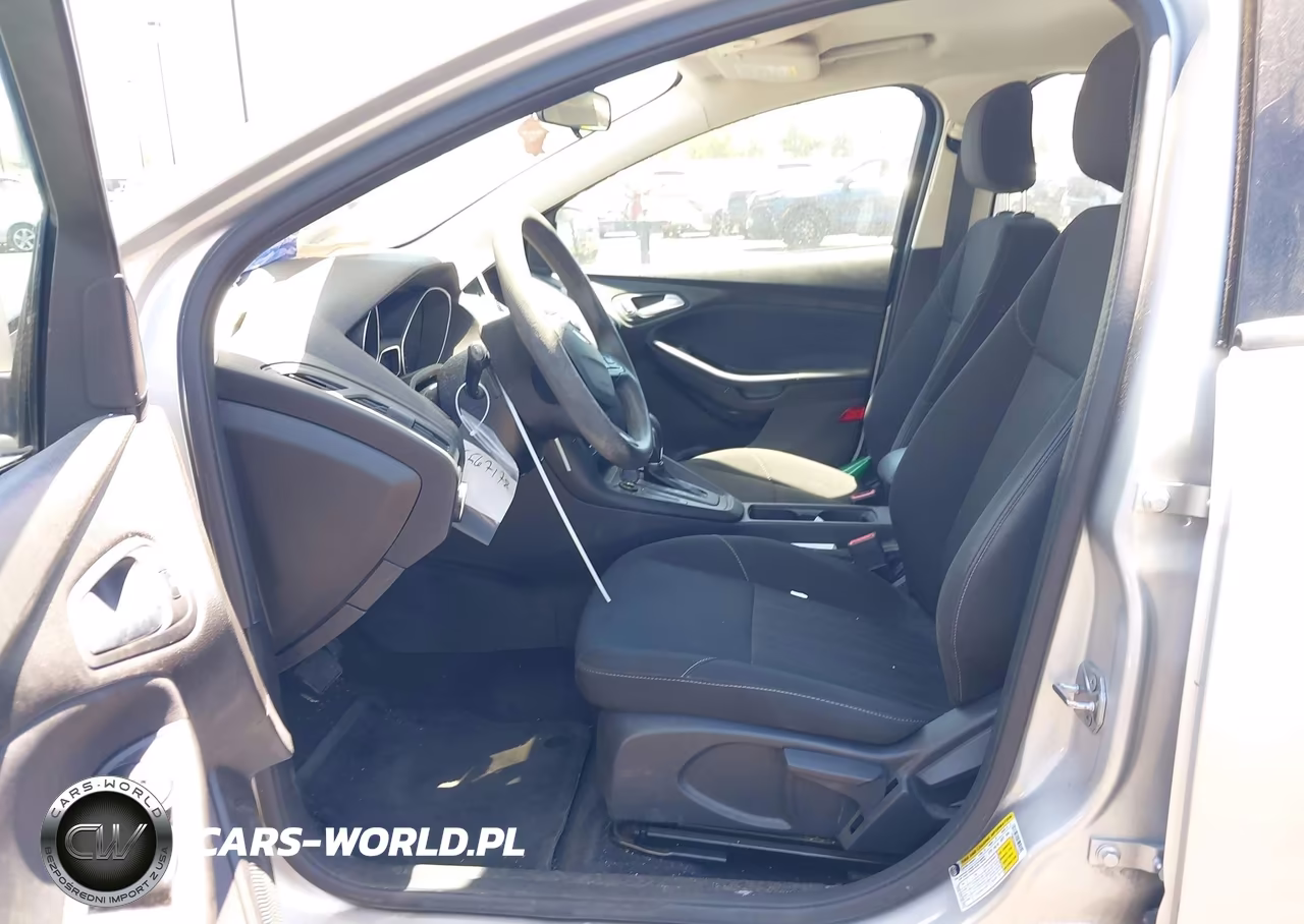 2018 Ford Focus Se VIN:1FADP3F20JL313028 - 5