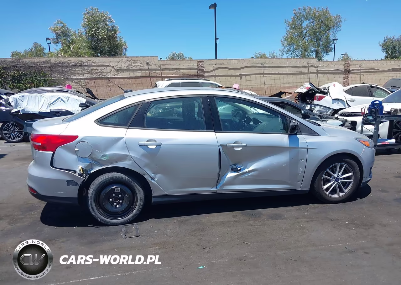 2018 Ford Focus Se VIN:1FADP3F20JL313028 - 6
