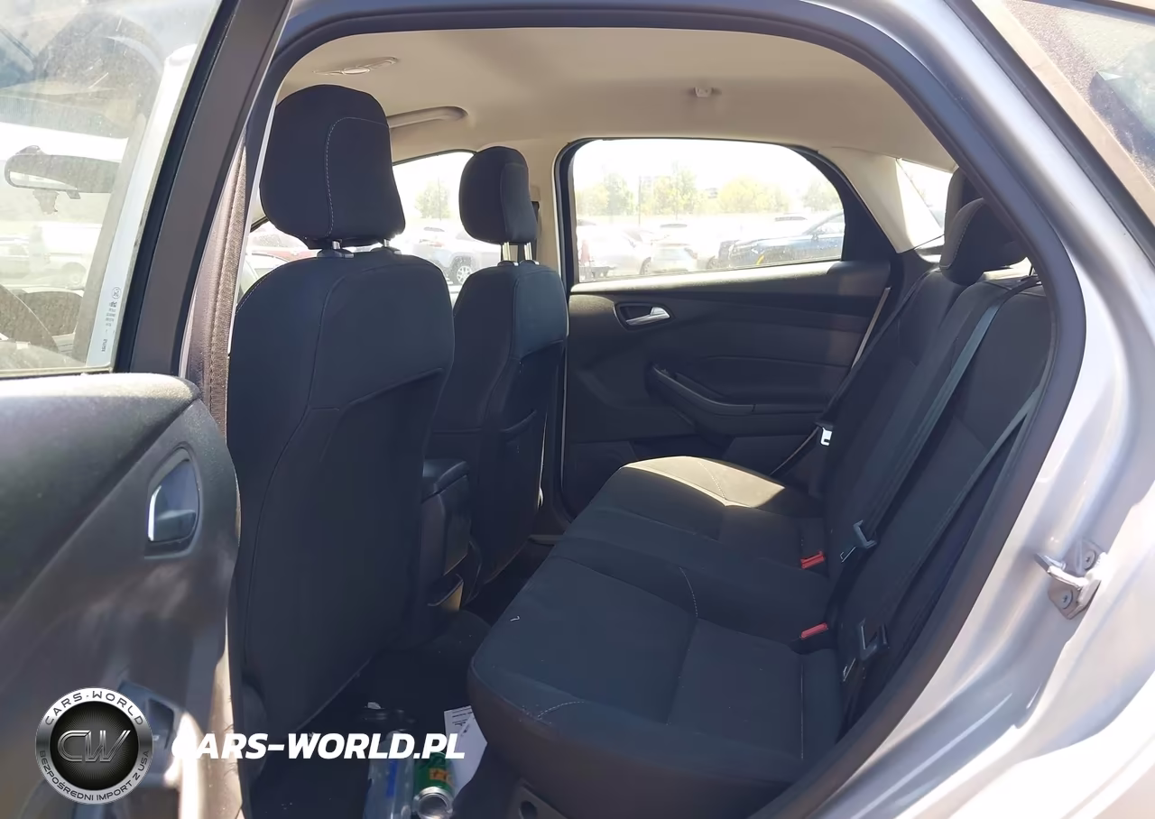 2018 Ford Focus Se VIN:1FADP3F20JL313028 - 8