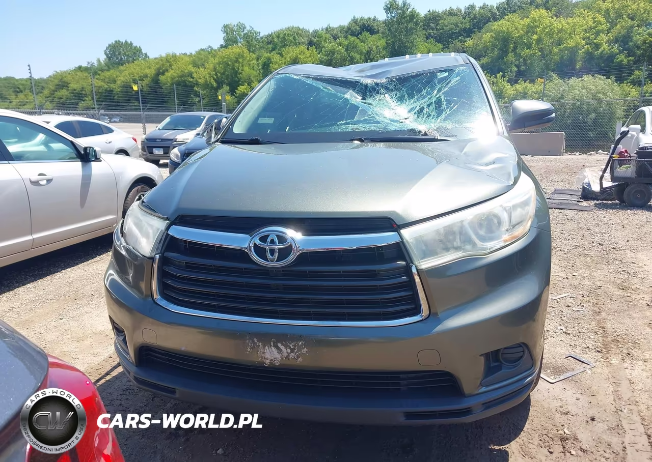 2015 Toyota Highlander Le V6 VIN:5TDBKRFH0FS158218 - 12